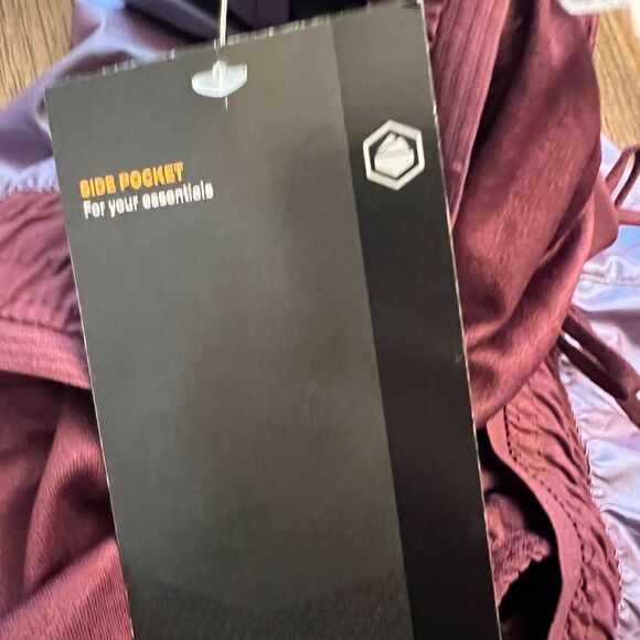 NWT Avia women’s metallic workout shorts. Size XXL - Picture 6 of 8